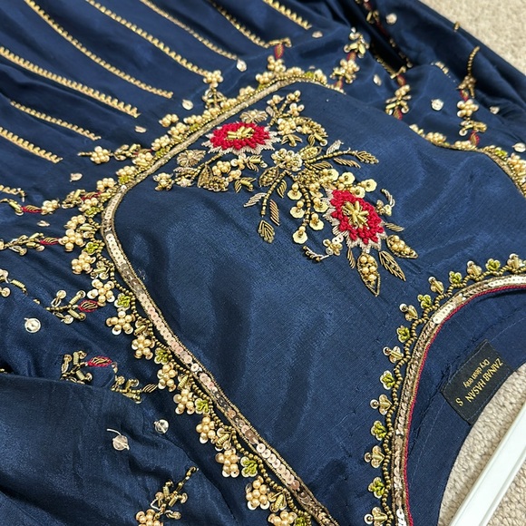 Pakistani zainab hassan floor length embroidered 3pcs outfit - Picture 10 of 11